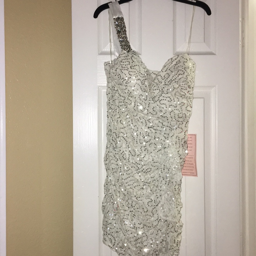 One sleeve dress